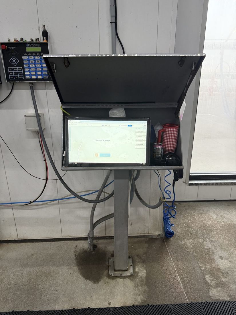Tunnel loader — Tunnel loader screen in its protective enclosure. From NXT Wash Site Network Topology; image by the operator.